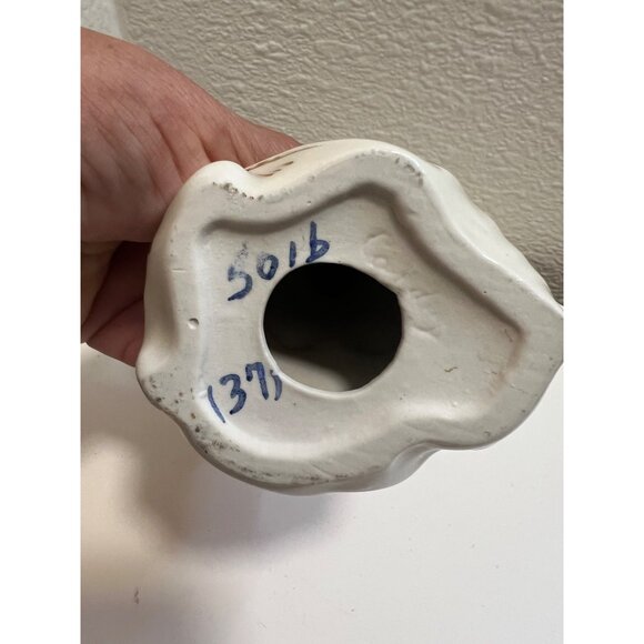 Vintage Porcelain Figurine Of Woman In Bonnet Holding Pink Rose - Picture 5 of 5